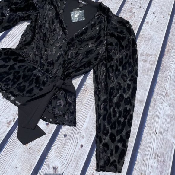 EXPRESS Metallic Leopard Wrap Front Bow Top Small - Picture 4 of 10